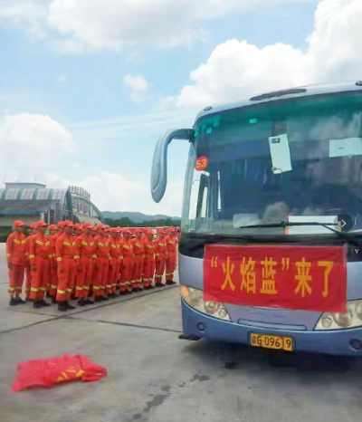 抗洪搶險 我們在行動 || 九江長運九客公司運送“火焰藍”馳援鄭州