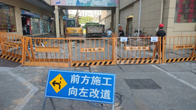 長運(yùn)物業(yè)整修長運(yùn)商城主干道路面