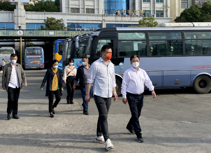 廬山管理局局長、廬山市市長王斌督導(dǎo)廬山市汽車站疫情防控工作