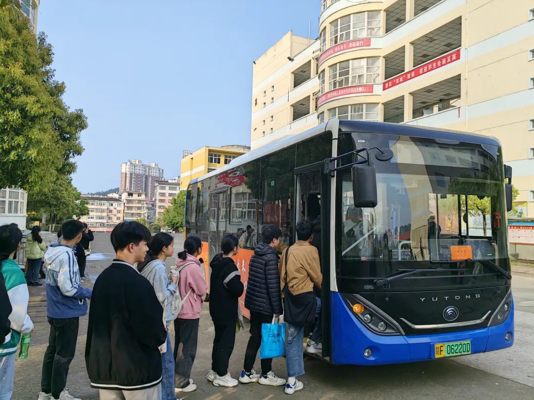 撫州長運(yùn)：樂安分公司圓滿完成高三模擬考試包車業(yè)務(wù)