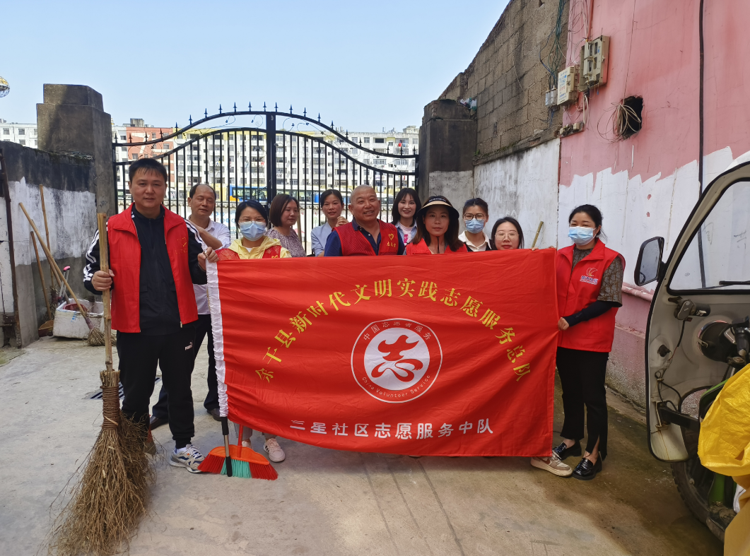 上饒汽運 余干公司開展創(chuàng)文創(chuàng)衛(wèi)環(huán)境整治活動