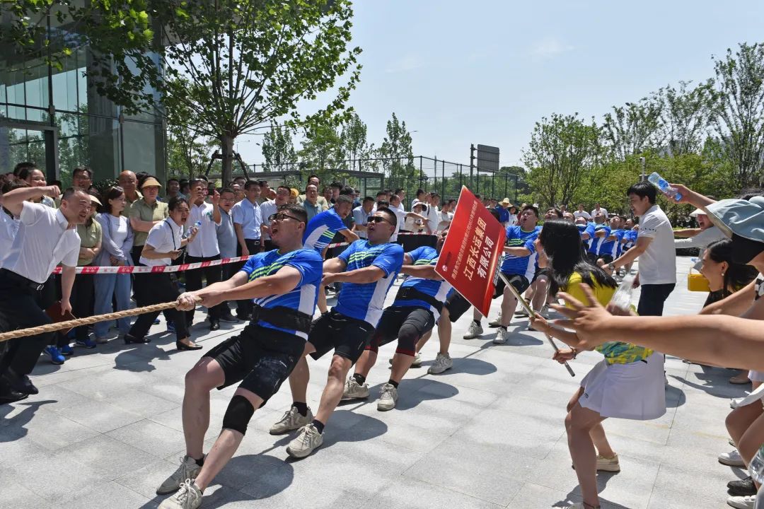 江西長運參加南昌交投集團拔河比賽首戰(zhàn)告捷  劉磊到場助威、占梁帶隊