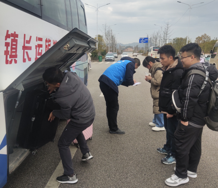 景德鎮(zhèn)長運(yùn)：圓滿完成“校園直通車”首發(fā)運(yùn)輸工作