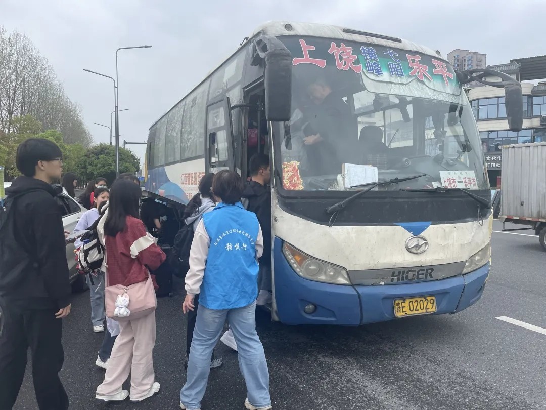 上饒汽運：打好“服務(wù)牌” 助力旅客順暢出行