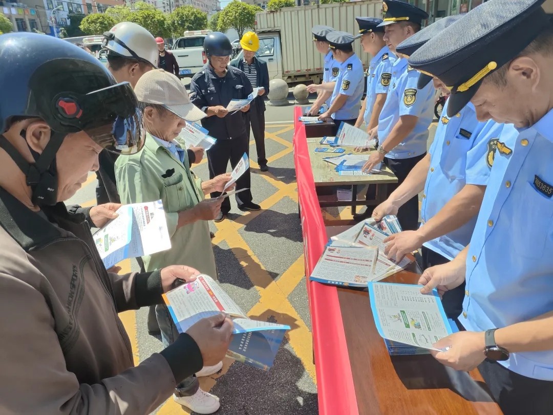 上饒汽運(yùn) 開(kāi)展“保障公路暢通 服務(wù)人民出行”主題宣傳活動(dòng)